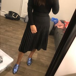 Gray and black knit skirt